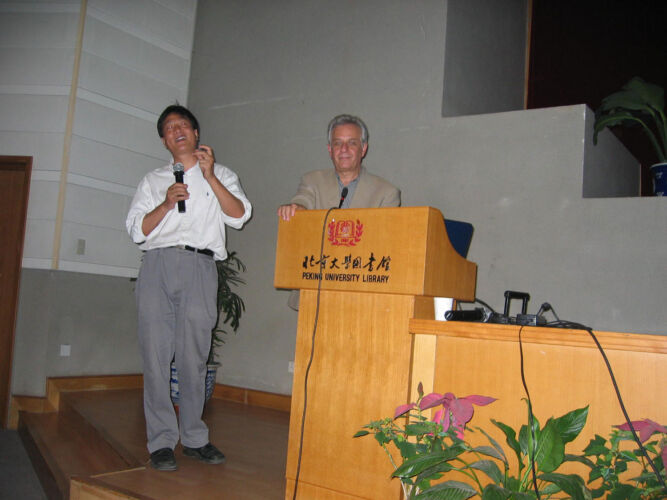 Kong Yiang Yu (arquitecto paisajista) y Mario Schjetnan
